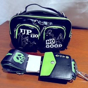 Disney~ Mini Cross bag Villains Up To No Good💚🖤